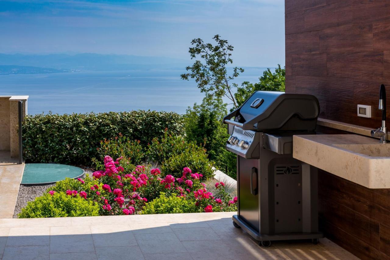 Villa Altavista - Seaview & Relax With Heated Pool & Minigolf Опатія Екстер'єр фото